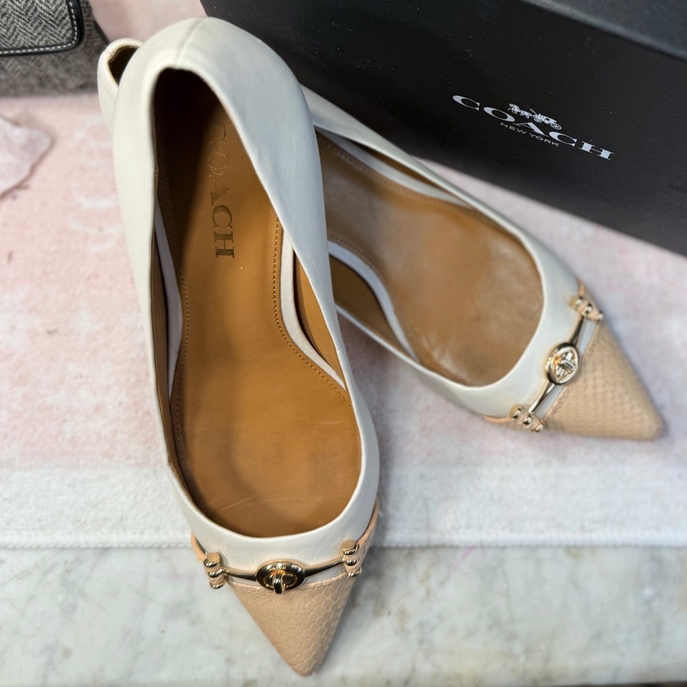 Coach Lauri Pointed Toe Pumps - Picture 2 of 11